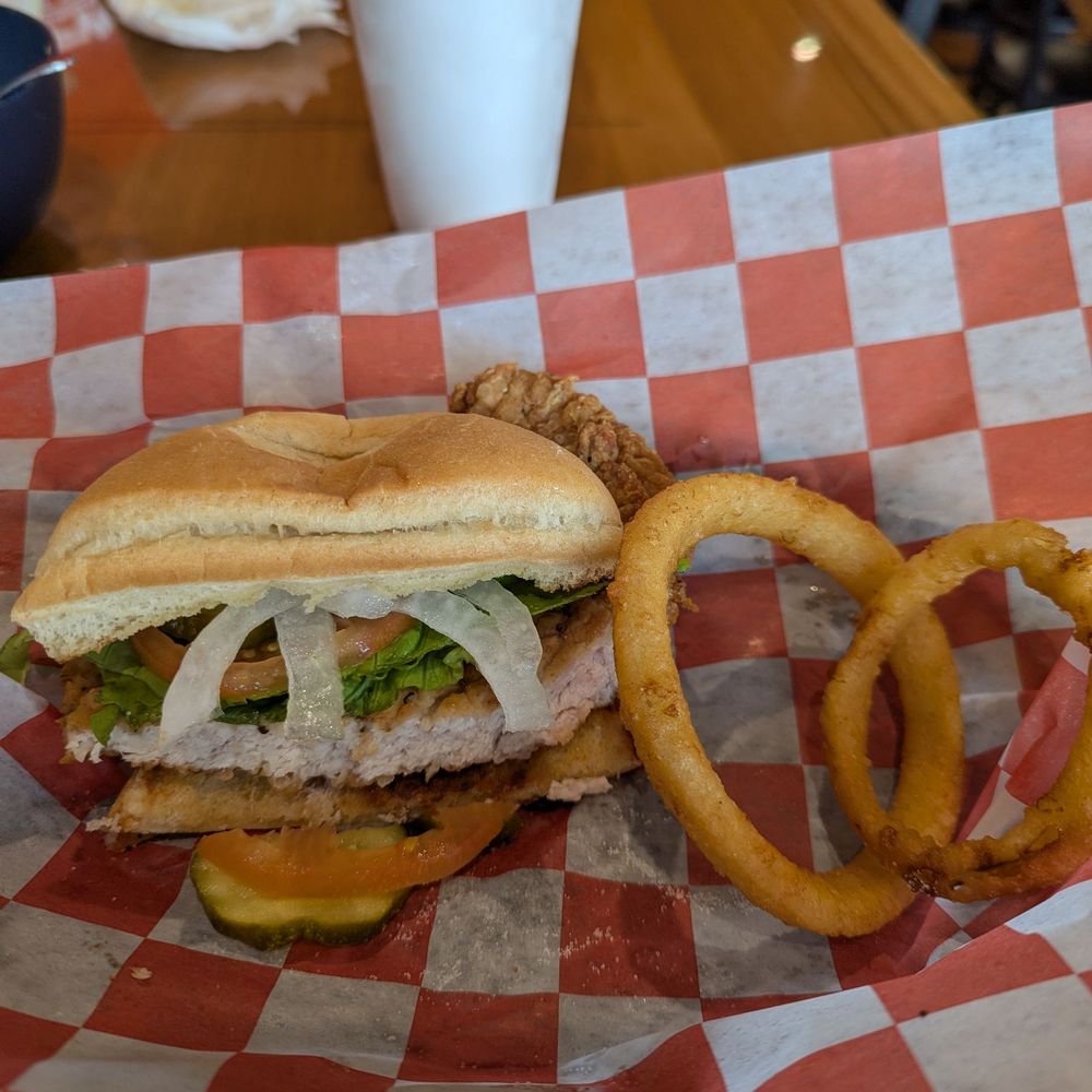 Ruby's Pub - Pubs Near Me - Stuart, Iowa