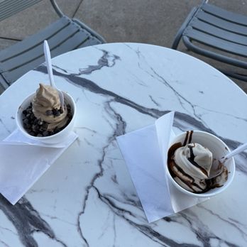 D'Lites - Ice Cream & Frozen Yogurt Near Me - Austin, Texas