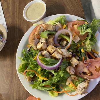 Pat's Place - Grilled chicken salad - American Near Me - New Braunfels, Texas