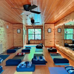 Retreat In the Pines - A peaceful cool space to do yoga