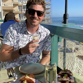 Driftwood Kitchen - Can't beat the view ;) we are locals and had no idea how cute the little patio is - Seafood Near Me - Laguna Beach, California Driftwood Kitchen - Can't beat the view ;) we are locals and had no idea how cute the little patio is - Seafood Near Me - Laguna Beach, California