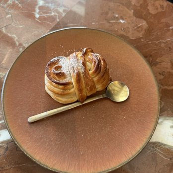 Apotek - Cardamom bun - Cafes Near Me - Quebec City, Quebec Apotek - Cardamom bun - Cafes Near Me - Quebec City, Quebec