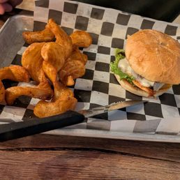 Mushroom & Swiss Chicken Sandwich with fries Mushroom & Swiss Chicken Sandwich with fries