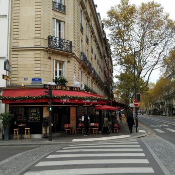 Le Recrutement - Outside of Le Recruitment decorated for Christmas. - Brasseries Near Me - Paris, 75