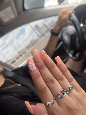 Deluxe Nail Salon - Lake Highlands