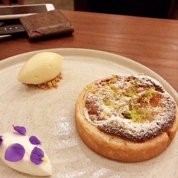 Senia - Peach tart? With lemon gelato (Sorry forgot what it was called) - Cocktail Bars Near Me - Honolulu, Hawaii Senia - Peach tart? With lemon gelato (Sorry forgot what it was called) - Cocktail Bars Near Me - Honolulu, Hawaii