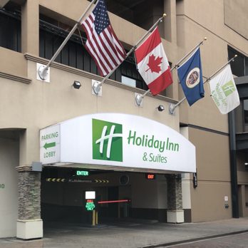 Holiday Inn & Suites Duluth-Downtown - Parking entrance. Stay to the left! - Hotels Near Me - Duluth, Minnesota