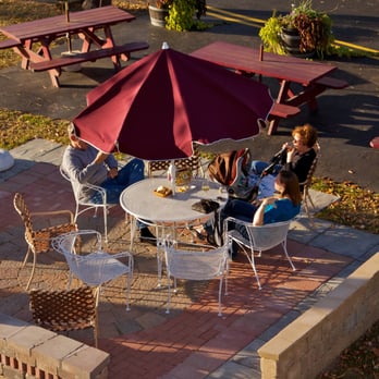 Lynfred Winery - Wine Tasting Room Near Me - Wheeling, Illinois