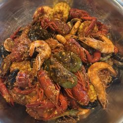 Blazin Cajun - The trap, house special sauce, with clams and green lip mussel
