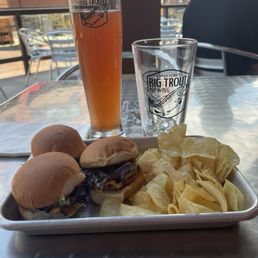 Crab cake sliders and a raspberry wheat beer