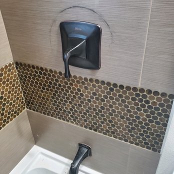 Red Oak Rooter - Mismatch valve and shower handle - Plumbing Near Me Red Oak Rooter - Mismatch valve and shower handle - Plumbing Near Me