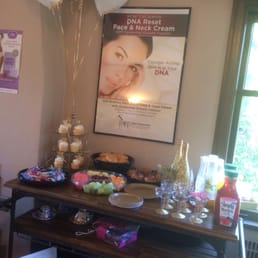Was able to use this table to set up our snacks and drinks! Was able to use this table to set up our snacks and drinks!