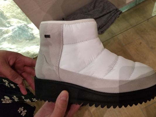 UGG Powell Street by null