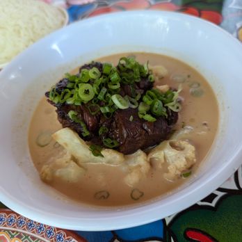 Eem - White Curry with Brisket Burnt-Ends - Cocktail Bars Near Me - Portland, Oregon