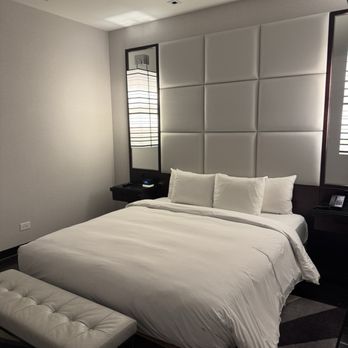 Ivy Hotel - Comfy bed - Hotels Near Me - Chicago, Illinois
