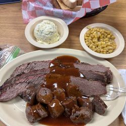 Ed & Tom's Bar B Que - Two meat plate with two sides. Damn good BBQ it's worth the stop. I will be back