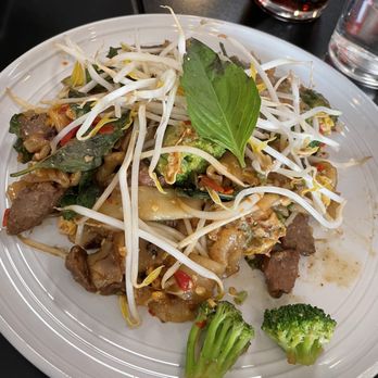 Lahn Pad Thai - Drunken Noodle with beef - Thai Near Me - Anchorage, Alaska