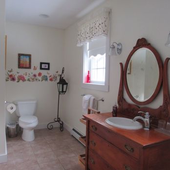 Lantern Inn - Bohemian Bath - Bed & Breakfast Near Me - Laconia, New Hampshire Lantern Inn - Bohemian Bath - Bed & Breakfast Near Me - Laconia, New Hampshire