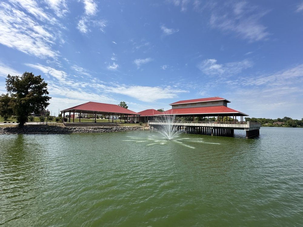 Social spots from Lake Saracen Walking Trail
