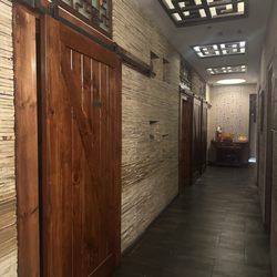 Treat Your Feet Doraville - Hallway inside