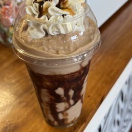 Turtle cheesecake shake