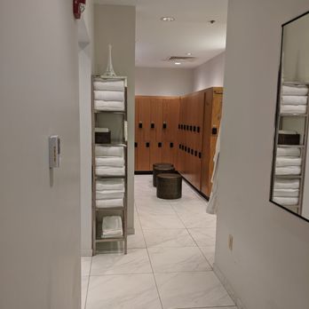 PALM Health - The Palm integrative healthcare - Women's locker room - Concierge Medicine Near Me - Ladue, Missouri PALM Health - The Palm integrative healthcare - Women's locker room - Concierge Medicine Near Me - Ladue, Missouri