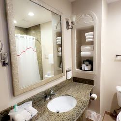 Holiday Inn Express & Suites Manteca City Center - Restroom