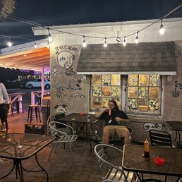 Love the graffiti and lighting