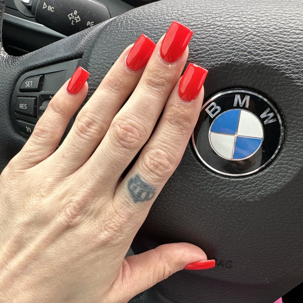 Red nails Red nails