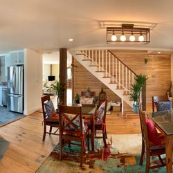 Cozy Inn of Connecticut - The dining room.