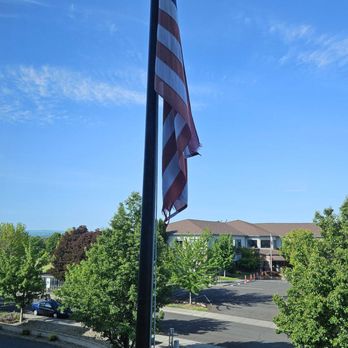 Hampton Inn & Suites Walla Walla - US Flag in front of the Hotel - Hotels Near Me - Walla Walla, Washington