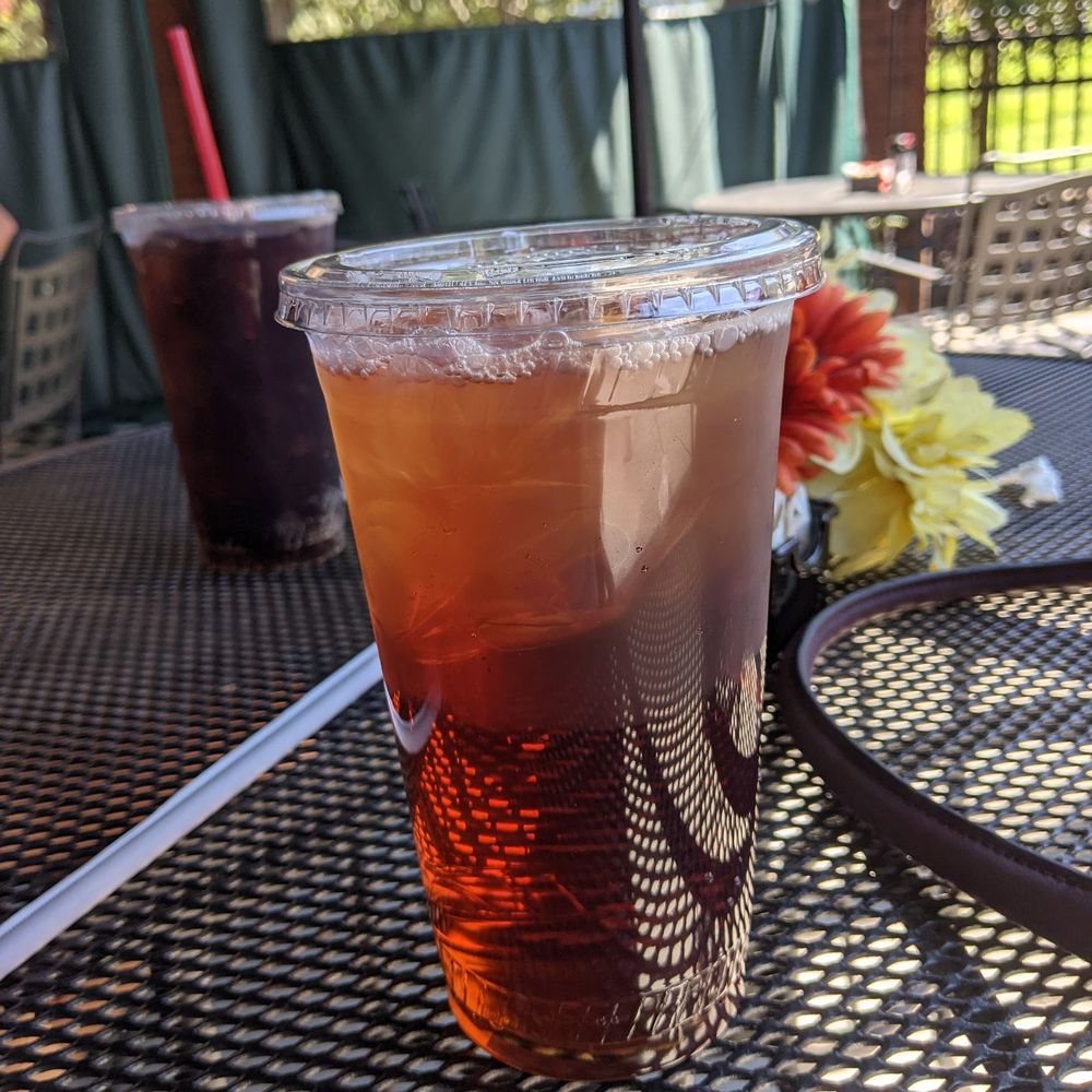 HUGE glass of sweet tea. Delicious.