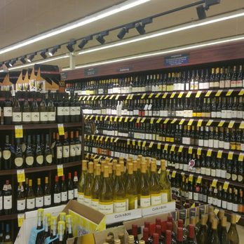 Tom Thumb - a wide selection of wine in a store - Grocery Near Me - Irving, Texas