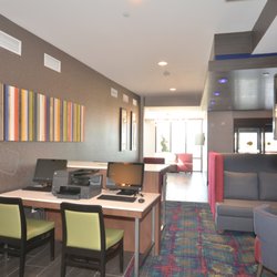 Holiday Inn Express & Suites Oklahoma City Mid - Arpt Area - Business Center
