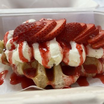 TOMO Tea House - Strawberry Croffle - Bubble Tea Near Me - University Place, Washington TOMO Tea House - Strawberry Croffle - Bubble Tea Near Me - University Place, Washington