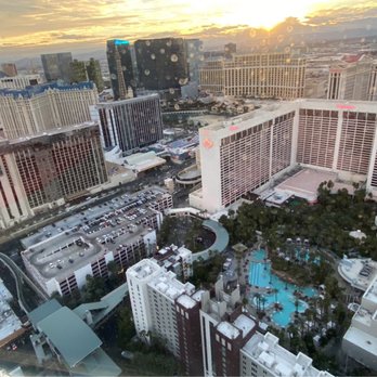 The High Roller - Amusement Parks Near Me - Las Vegas, Nevada