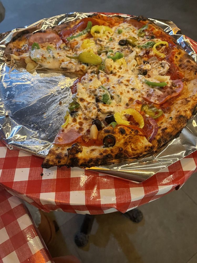 R & B Brick Oven Pizza Logo