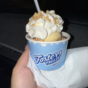 Fosters Freeze - Hot fudge sundae with peanuts - Ice Cream & Frozen Yogurt Near Me - Torrance, California Fosters Freeze - Hot fudge sundae with peanuts - Ice Cream & Frozen Yogurt Near Me - Torrance, California