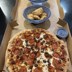 Pizza Hut - Pepperoni and Beef Pizza with Boneless Wings