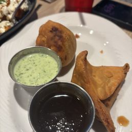 Samosas  3 pieces.