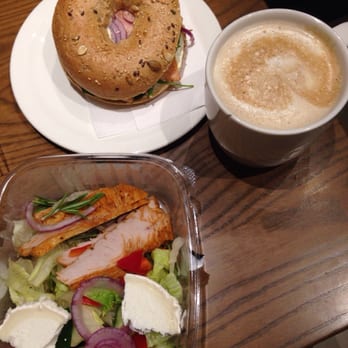 Starbucks - Kycklingsallad, grande skinny latte & laxbagel - Coffee & Tea Near Me - Nykvarn, Alberta