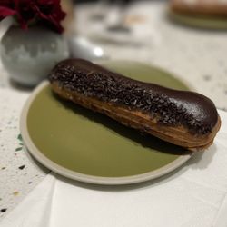 Noglu - Chocolate eclair
