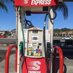 Speedway Express - Bright white and red pump