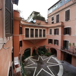 Mood - Nice place to stay in the center between Vatican and colosseum.