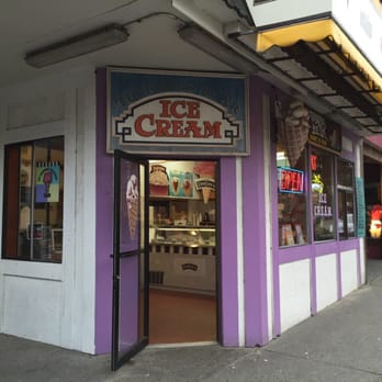 Tuckered Bear - Entrance - Ice Cream & Frozen Yogurt Near Me - Seaside, Oregon Tuckered Bear - Entrance - Ice Cream & Frozen Yogurt Near Me - Seaside, Oregon