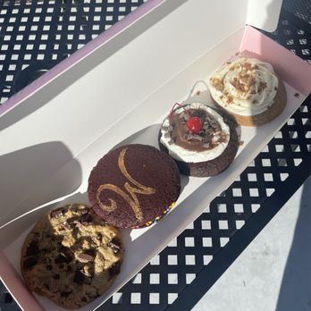 Crumbl - Salinas - Bakeries Near Me - Salinas, California Crumbl - Salinas - Bakeries Near Me - Salinas, California