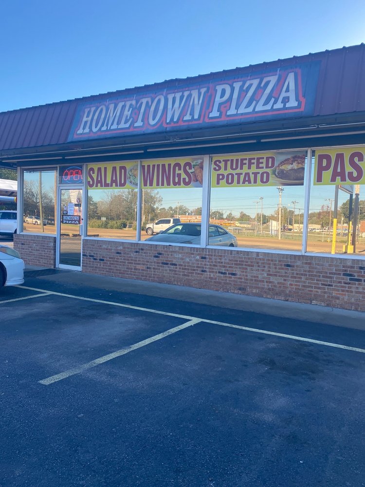 Hometown Pizza Logo