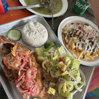 La Bamba - Fried fish with rice and salad and nachos - Mexican Near Me - Cancún, ROO