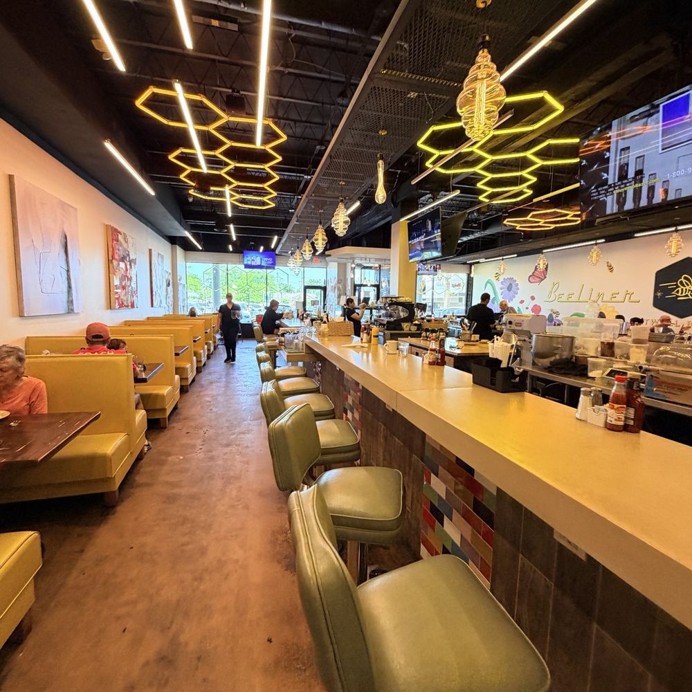 Beeliner Diner - Inside Vibe! - Breakfast & Brunch Near Me - Alexandria, Virginia