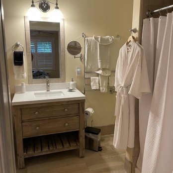 SevenOaks - Each room had robes. - OMG TAKE A WHIRLPOOL BATH!!! - Bed & Breakfast Near Me - Lake Geneva, Wisconsin
